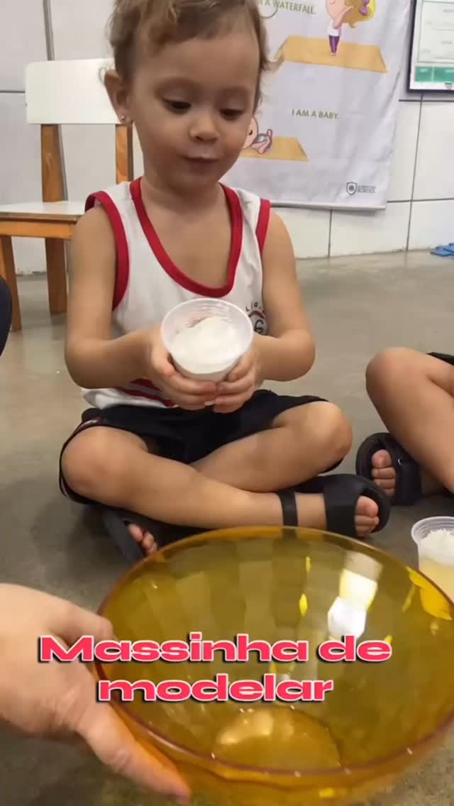 Aprender brincando é ainda mais especial! 
O Infantil 2 preparou massinha caseira, desenvolvendo coordenação motora, criatividade e trabalho