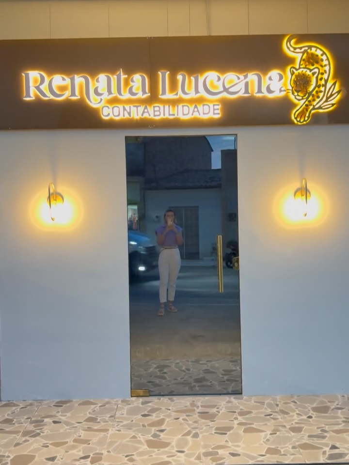 Fachada da @renatamlucenacontadora 💜

Simplicidade e elegância ✨

#arquitetura #interiores #interiorescomerciais #fachada